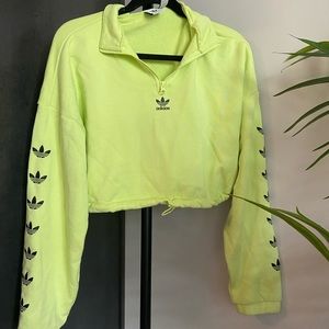 Cute cropped adidas sweatshirt with drawstring